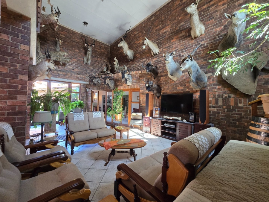 8 Bedroom Property for Sale in Grimbeeck Park North West